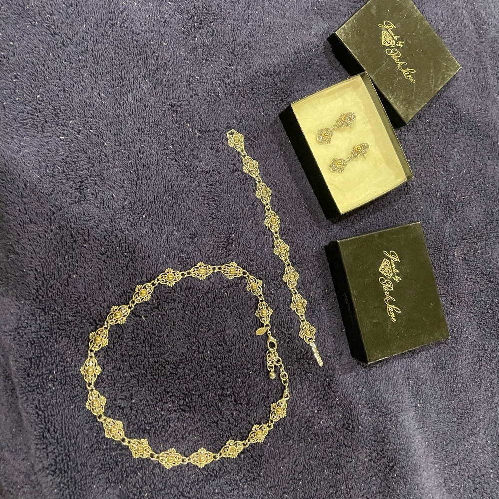 Jewels by Park lane necklace, bracelet,earring set